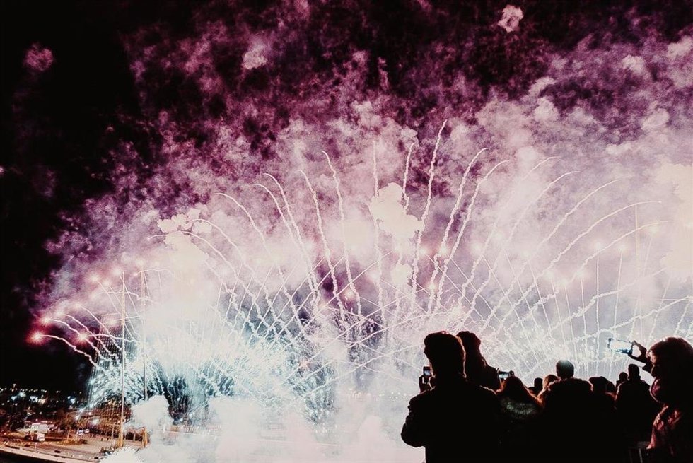 Archivo - Castillo de fuegos artificiales en imagen de archivo