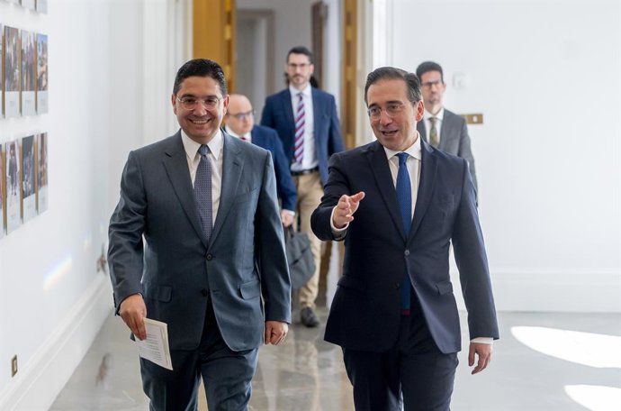El ministre de Relacions Exteriors, Cooperació africana i marroquines en l'estranger, Nasser Bourita (e) i el ministre d'Assumptes exteriors, Unió Europea i Cooperació, José Manuel Albares (d).