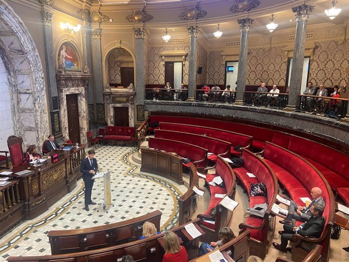 Archivo - Arxiu - Imatge d'arxiu del saló de plens de l'Ajuntament de València durant una de les sessions que acull. 