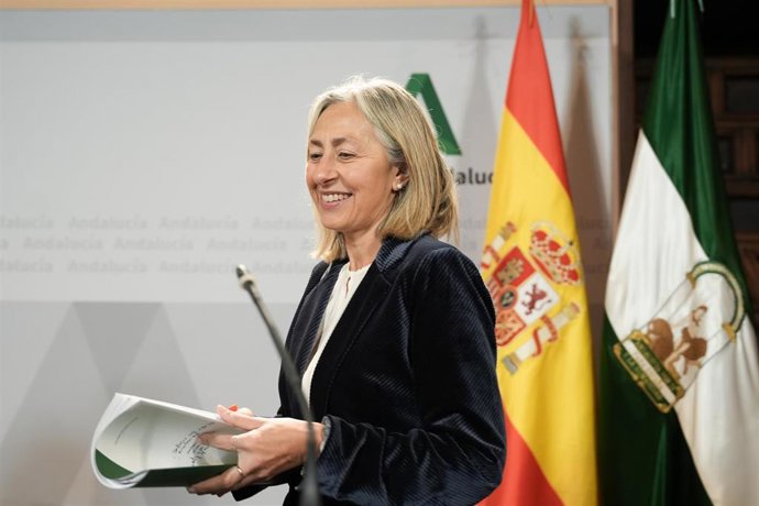 Archivo - La consejera de Salud y Consumo, Rocío Hernández, en la rueda de prensa posterior a una reunión del Consejo de Gobierno. A 12 de marzo de 2025, en Sevilla (Foto de archivo).