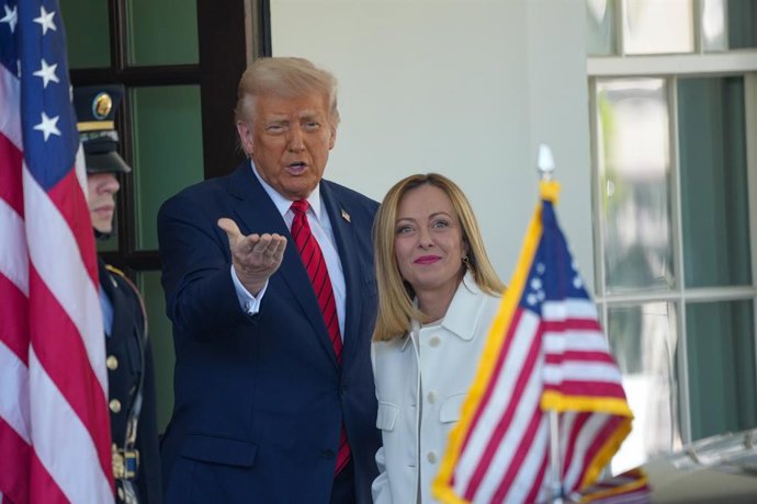 17 de abril de 2025, Washington, Distrito de Columbia, EUA: O presidente DONALD TRUMP recebe o primeiro-ministro italiano GIORGIA MELONI na Casa Branca para conversas bilaterais sobre tarifas e relações europeias. Trump diz que haverá "100%" de um acordo 