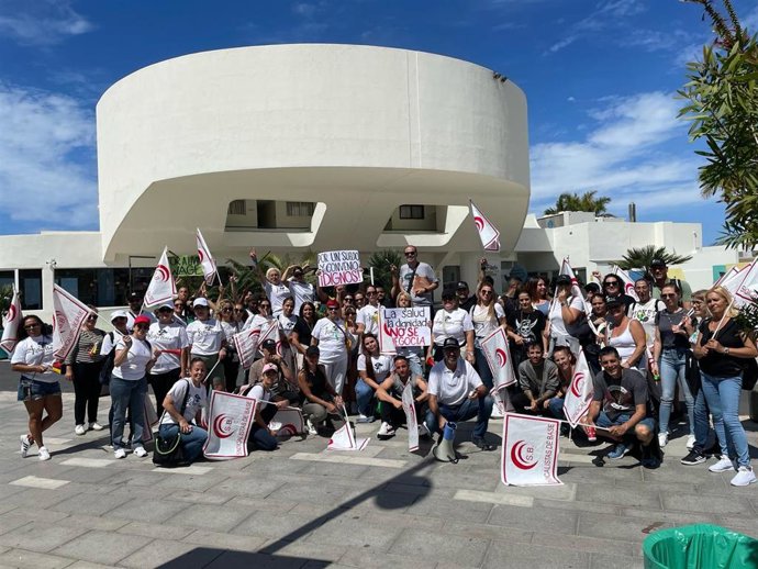 Concentración de trabajadores con motivo de la huelga turística en Santa Cruz de Tenerife