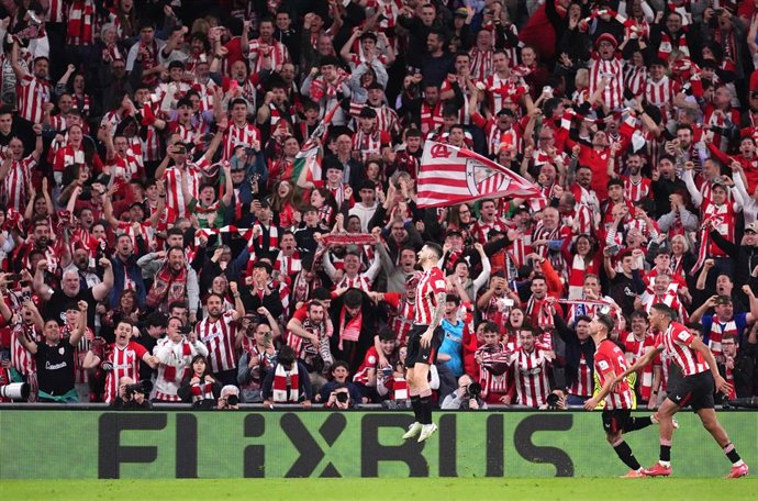 Oihan Sancet celebra el 1-0 en el Athletic Club-Rangers FC de la Liga Europa 24-25
