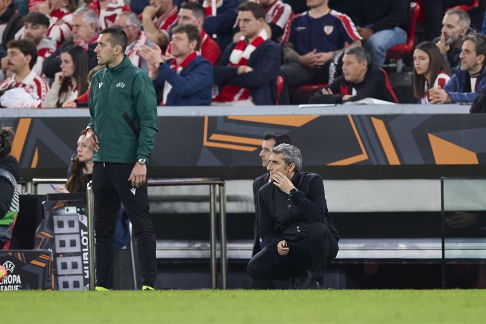 Ernesto Valverde durante el Athletic Club-Rangers FC de la Liga Europa 24-25