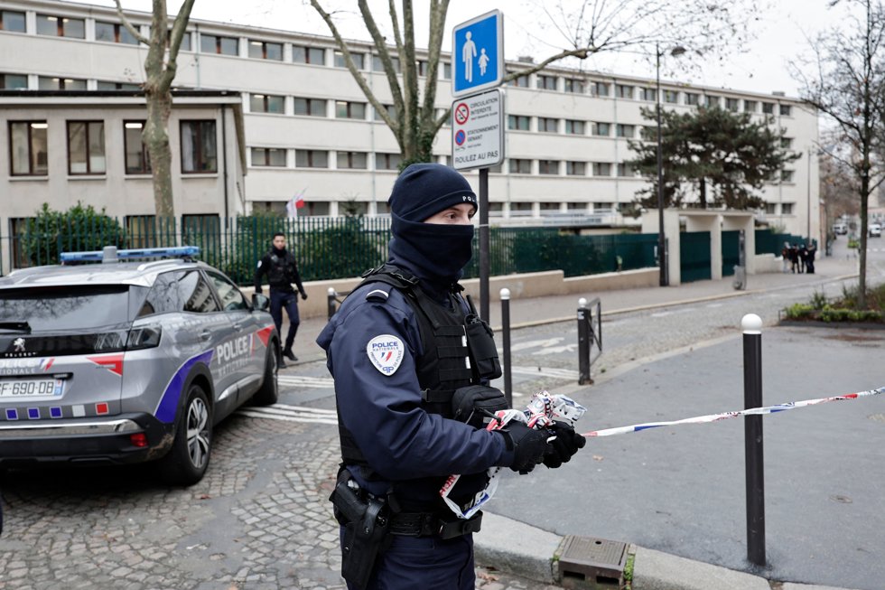 Imagen de archivo de un policía de Francia en una calle de París.