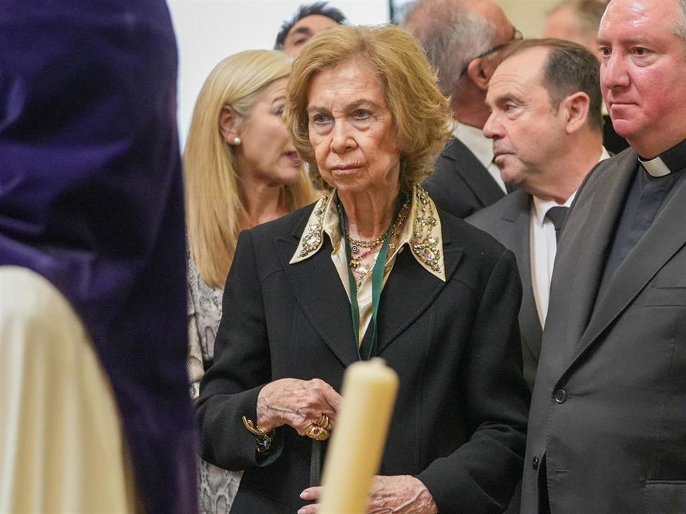 La Reina Sofía durante su visita a la Basílica de la Macarena. A 18 de abril de 2025 en Sevilla, Andalucía (España).