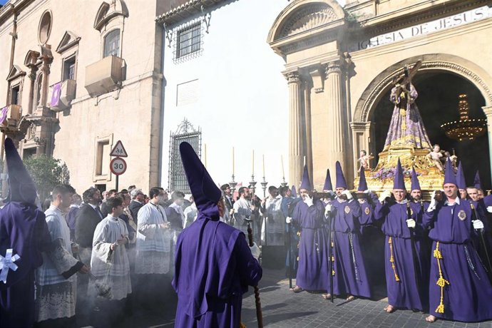 Nuestro Padre Jesús Nazareno saliendo de la Iglesia de Jesús para sumarse a la procesión