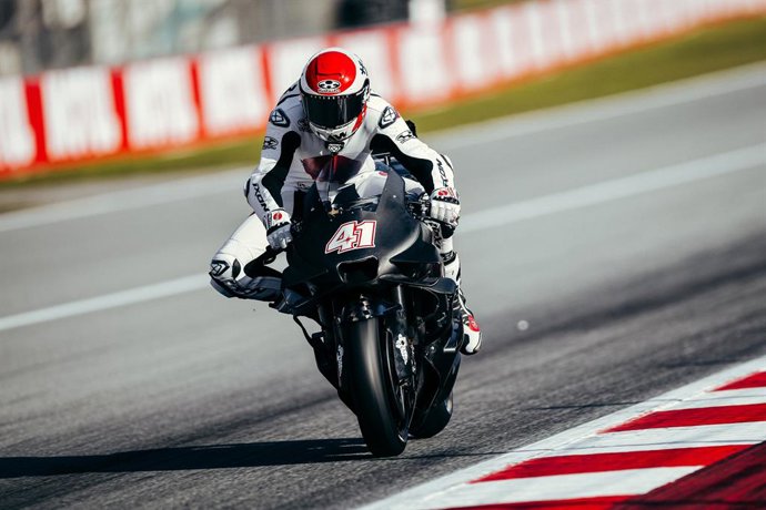 O piloto de MotoGP Aleix Espargaró, testando com a Honda.