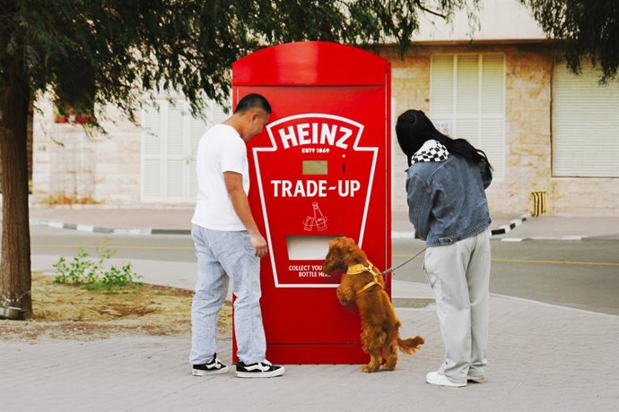 From kitchen stash to ketch-upgrade: Heinz Trade-Up gives everyone in Dubai a Heinz bottle in return for their unwanted ketchup sachets