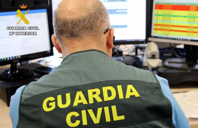 Archivo - Arquivo - Membro da equipe de crimes cibernéticos da Guardia Civil