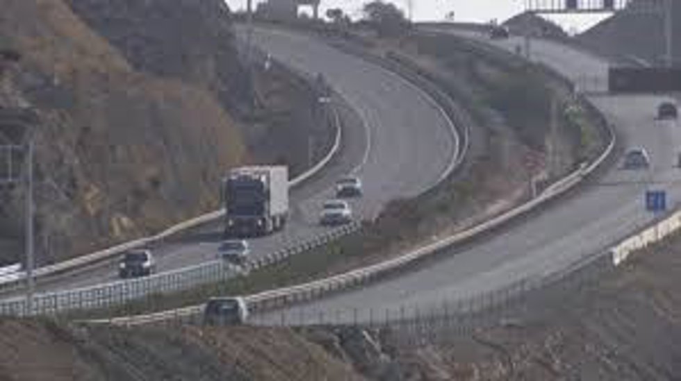 Archivo - Autovía A-7 a su paso por Roquetas de Mar (Almería).