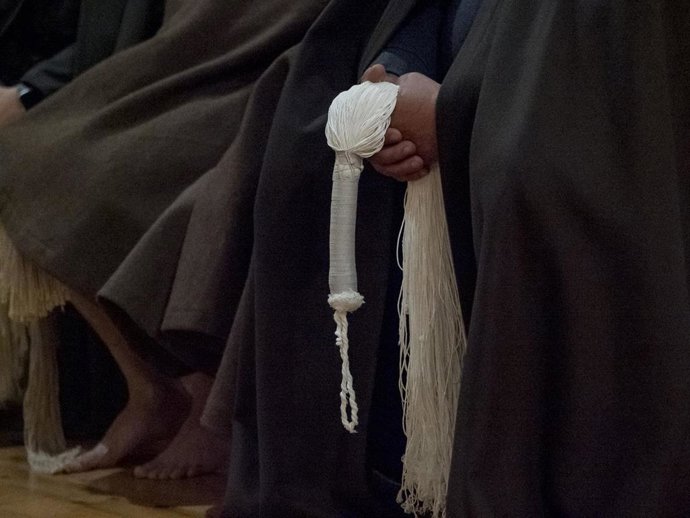 Archivo - Vista de la 'esponja' que portan los picaos durante la procesión de ‘Los Picaos’