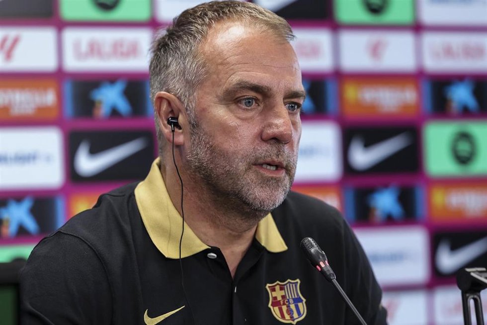 El entrenador del FC Barcelona, Hansi Flick, en rueda de prensa. 