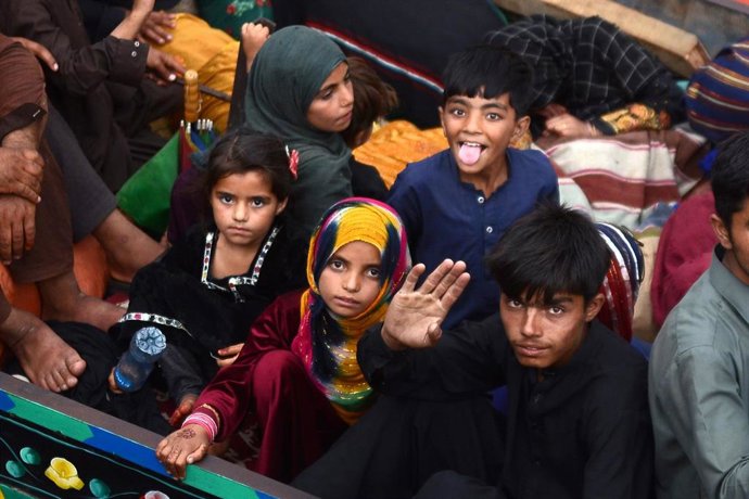 Niños de origen afgano deportados a Pakistán 