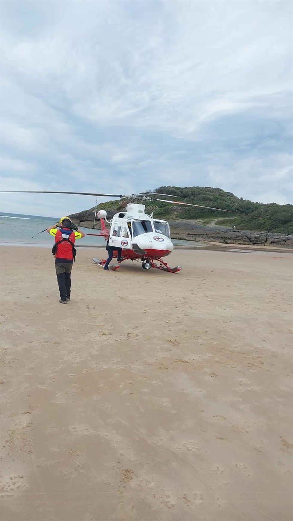 Rescate en helicóptero a una mujer con un tobillo roto