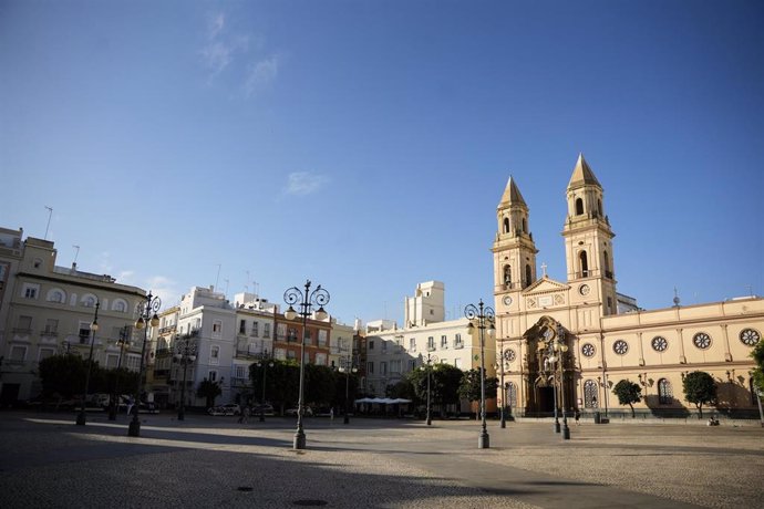 Archivo - Una iglesia de Cádiz.C