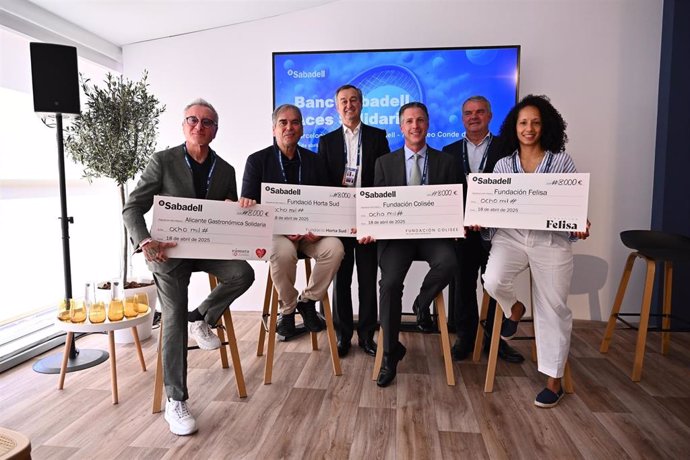 Banco Sabadell entrega 32.000 euros de ayudas de los Aces Solidarios a organizaciones valencianas
