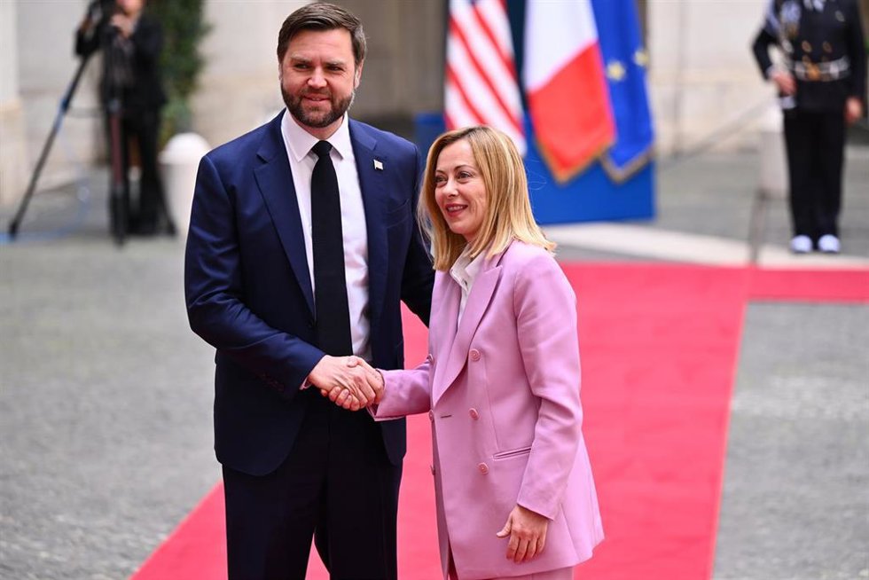 La primera ministra italiana, Giorgia Meloni, y el vicepresidente estadounidense, JD Vance, en Roma