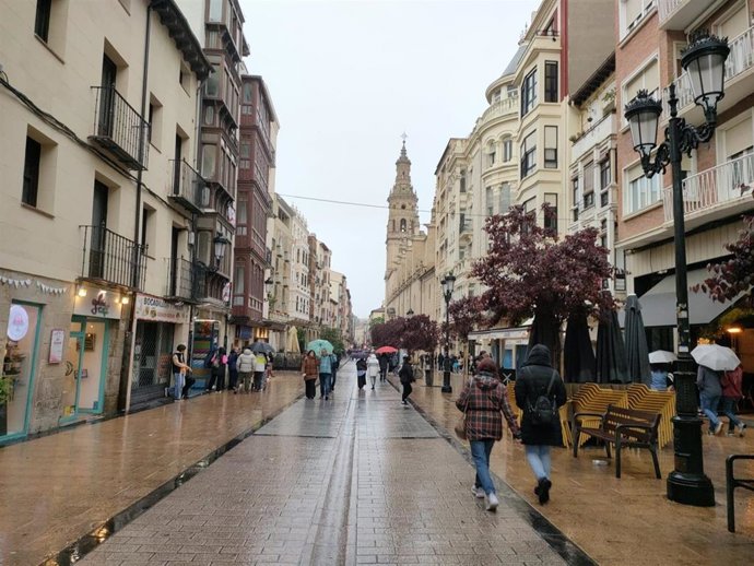 La lluvia retrasa la procesión del Santo Entierro hasta las 21,00 horas