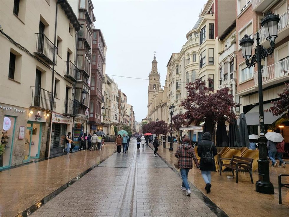 La lluvia retrasa la procesión del Santo Entierro hasta las 21,00 horas