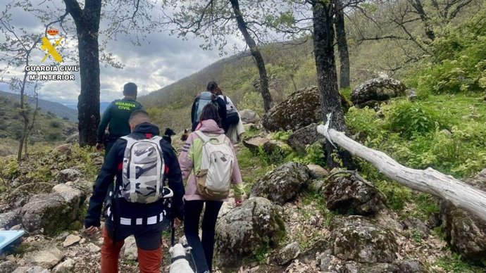 A Guardia Civil resgata caminhantes na rota Garganta de los Infiernos (Cáceres)