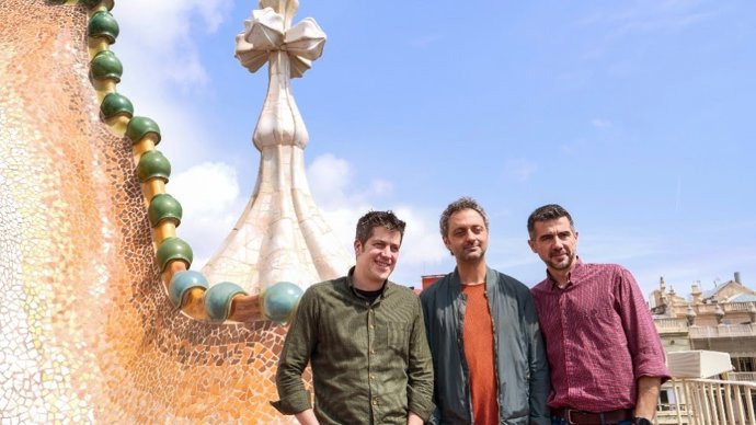 La Casa Batlló de Barcelona celebra Sant Jordi con la banda sonora de Els Amics de les Arts
