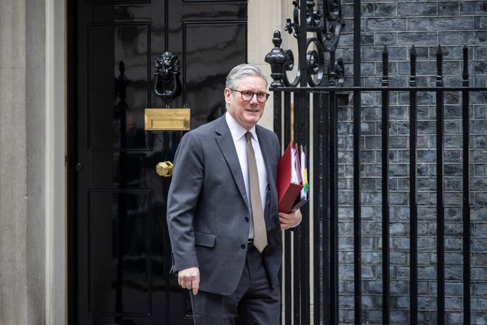 26 de março de 2025, Londres, Reino Unido: O primeiro-ministro, Keir Starmer, deixa a Downing Street antes da sessão de perguntas do primeiro-ministro. O Prime Minister's Questions é uma convenção constitucional. Ela acontece toda quarta-feira ao meio-dia