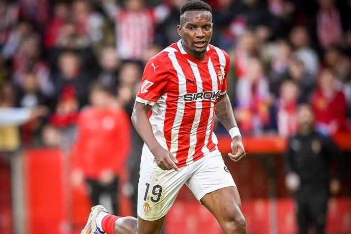 Juan Otero, en un partido con el Real Sporting de Gijón.