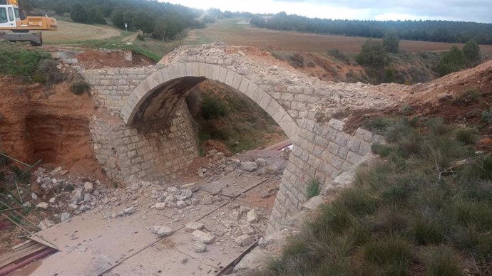 Puente de Fonseca en La Puebla de Valverde, protagonista de la última acción de protesta del movimiento ciudadano y la Plataforma en Defensa del Ferrocarril por Teruel destruido por Adif