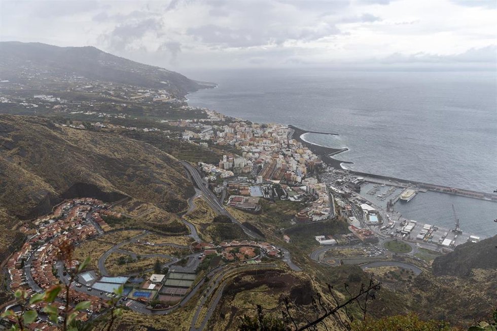 Archivo - Nubes bajas por la borrasca 'Óscar', a 6 de junio de 2023, en La Palma, Santa Cruz de Tenerife, Canarias (España). 