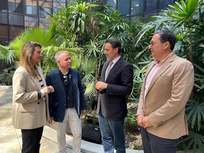 El consejero de Fomento e Infraestructuras, Jorge García Montoro, tras la reunión mantenida con la Asociación de Promotores Inmobiliarios de la Región de Murcia (Apirm)