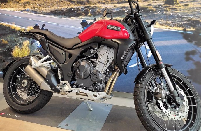 Motocicleta expuesta en un concesionario
