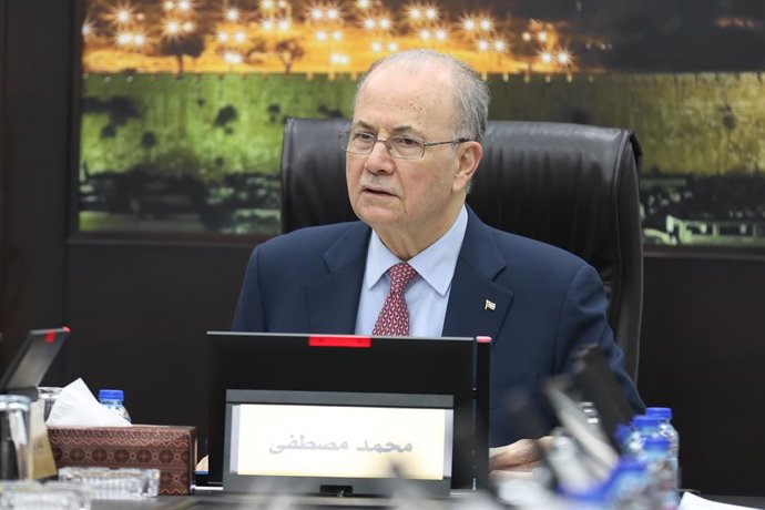 Archivo - Arquivo - 10 de fevereiro de 2025, Ramallah, Cisjordânia, Território Palestino: O primeiro-ministro palestino Mohammad Mustafa preside a sessão semanal do gabinete em Ramallah, Cisjordânia, em 11 de fevereiro de 2024
