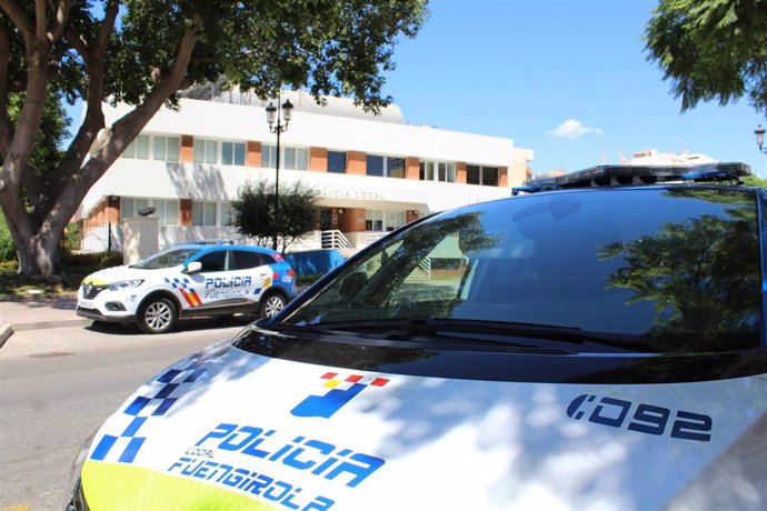 Archivo - Vehículos de la Policía Local de Fuengirola.