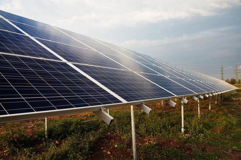 Archivo - Placas solares.