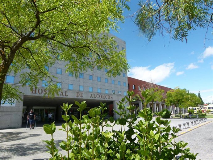 Archivo - Fachada Hospital de Alcorcón (Madrid)