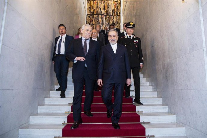 El ministro de Exteriores de Italia, Antonio Tajani, y su homólogo iraní, Abbas Araqchi