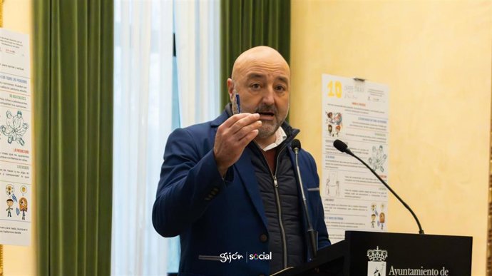 Archivo - El concejal de Servicios Sociales, Vivienda y Cooperación del Ayuntamiento de Gijón, Guzmán Pendás