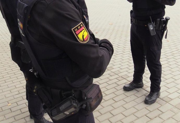 Identificadas 87 personas e intervenidas ocho navajas en un bar donde se jugaba a 'Las Chapas' en Valladolid