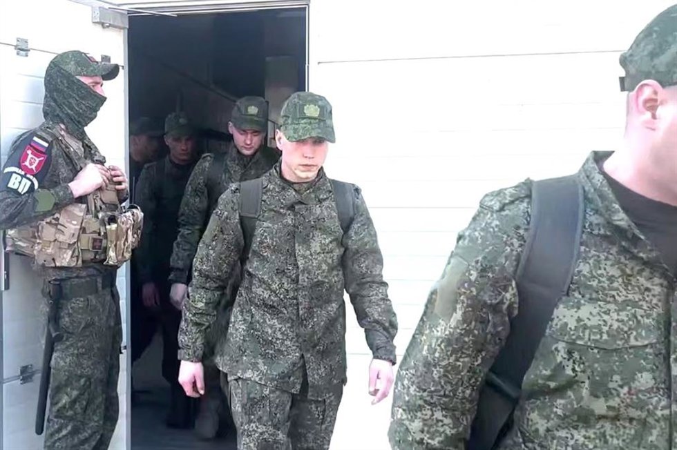 Militares rusos liberados tras un acuerdo de intercambio de prisioneros de guerra