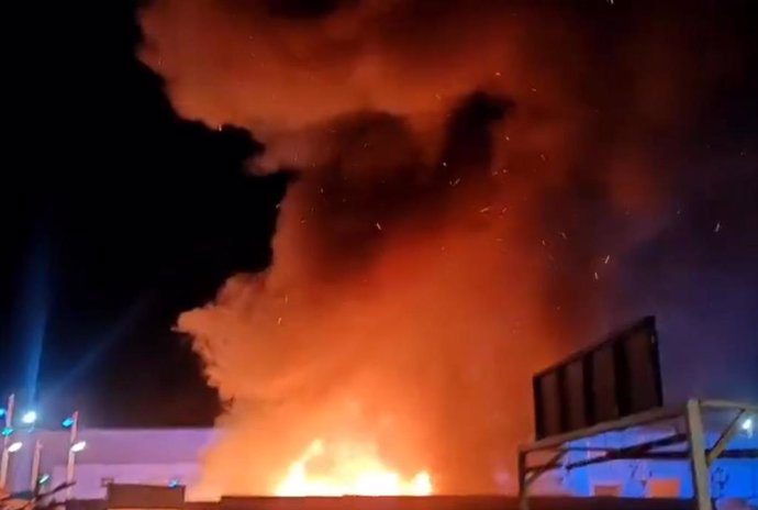 Imagen del incendio que ha afectado esta madrugada al local.