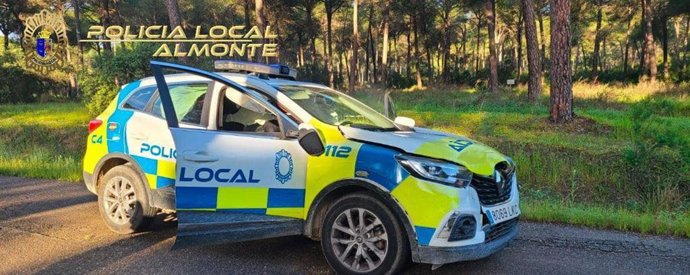 Vehículo municipal afectado tras la persecución.