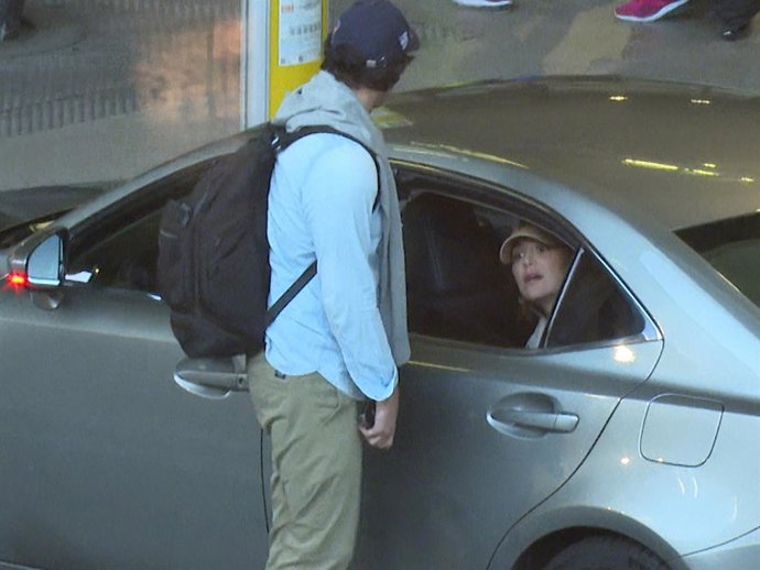 Tamara Falcó e Íñigo Onieva en el aeropuerto de Madrid.