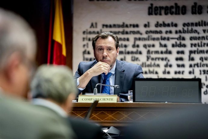 Archivo - El ministro de Transportes y Movilidad Sostenible, Óscar Puente, comparece en la Comisión de Investigación por el ‘caso Koldo’, en el Senado, a 28 de noviembre de 2024, en Madrid (España). 