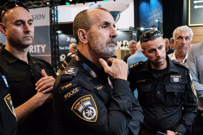 Archivo - September 17, 2024, South Sharon Regional Council, Israel: Newly appointed Israel Police Commissioner DANIEL LEVY (C) attends the Israel Security Trade Show, ISTS2024. Levy, appointed by extreme right Minister of National Security, Ben Gvir, has