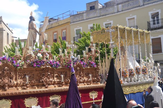 Encuentro en el Domingo de Resurrección de la Semana Santa de Badajoz. Imagen de archivo