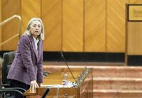 La consejera de Salud comparecerá este miércoles en el Pleno del Parlamento para valorar la manifestación del 5 de abril