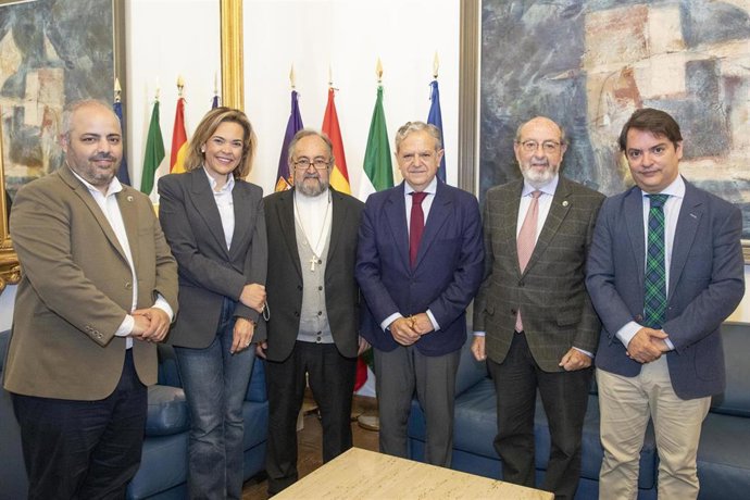 Firma de un convenio de colaboración entre ambas entidades.