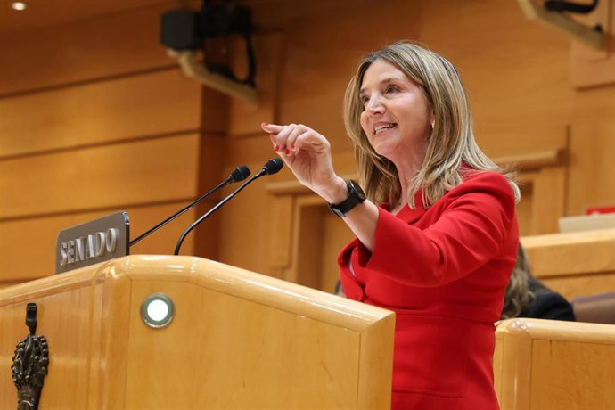 La senadora del PP, Rocío Dívar, durante un pleno en el Senado, a 9 de abril de 2025, en Madrid (España). El grupo popular defiende durante el pleno de hoy una moción para reprobar a la vicepresidenta primera y ministra de Hacienda, ‘’por el incumplimient
