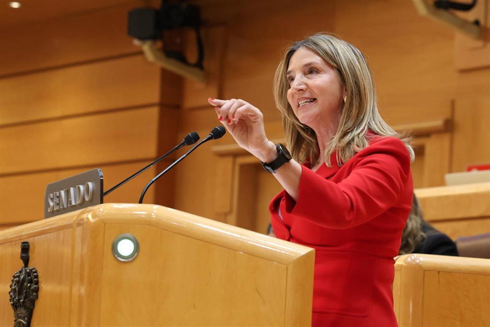 La senadora del PP, Rocío Dívar, durante un pleno en el Senado, a 9 de abril de 2025, en Madrid (España). El grupo popular defiende durante el pleno de hoy una moción para reprobar a la vicepresidenta primera y ministra de Hacienda, por el incumplimie